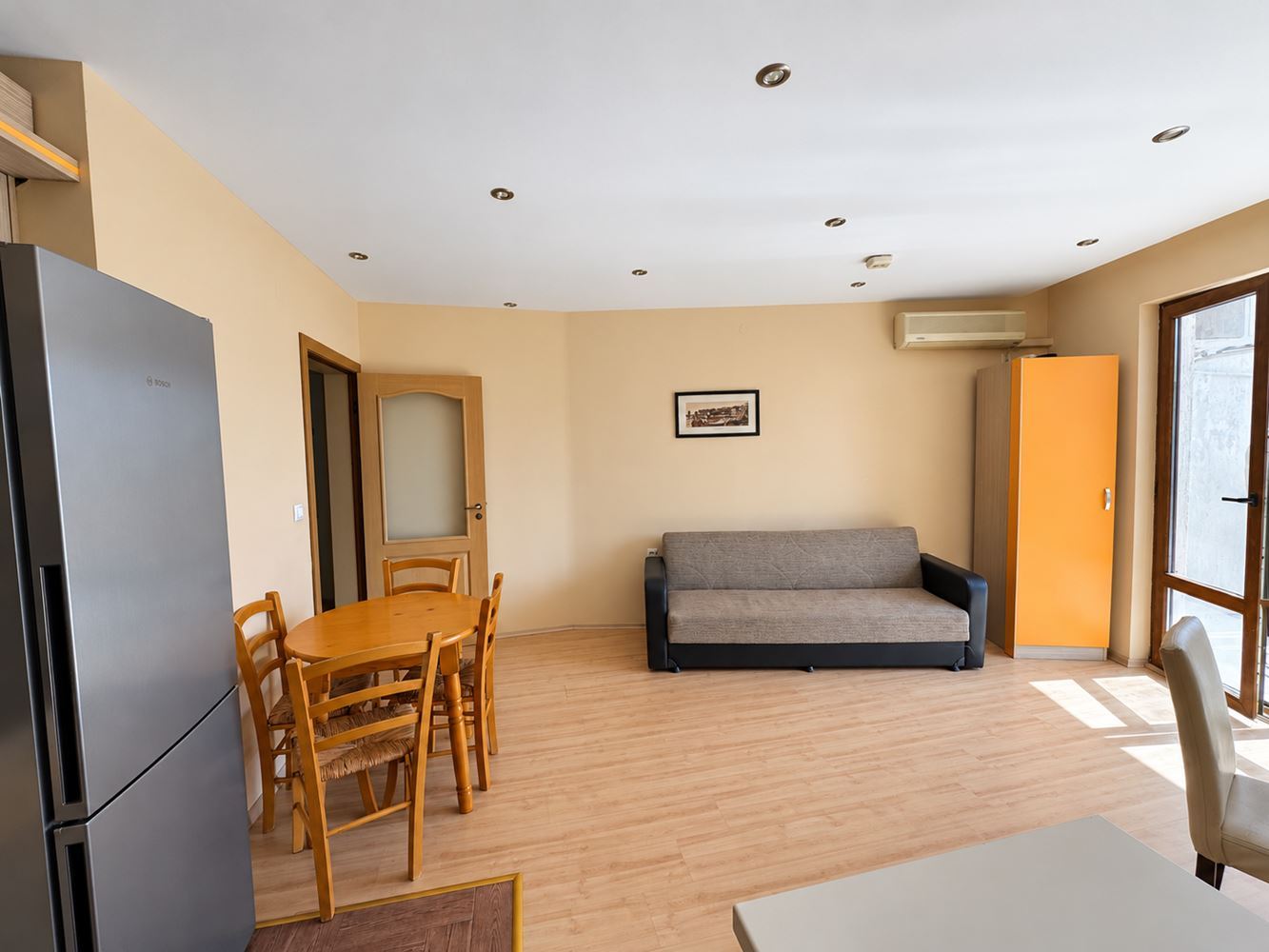Elenite: geräumige Wohnung mit zwei Schlafzimmern in erster Meereslinie mit Meerblick