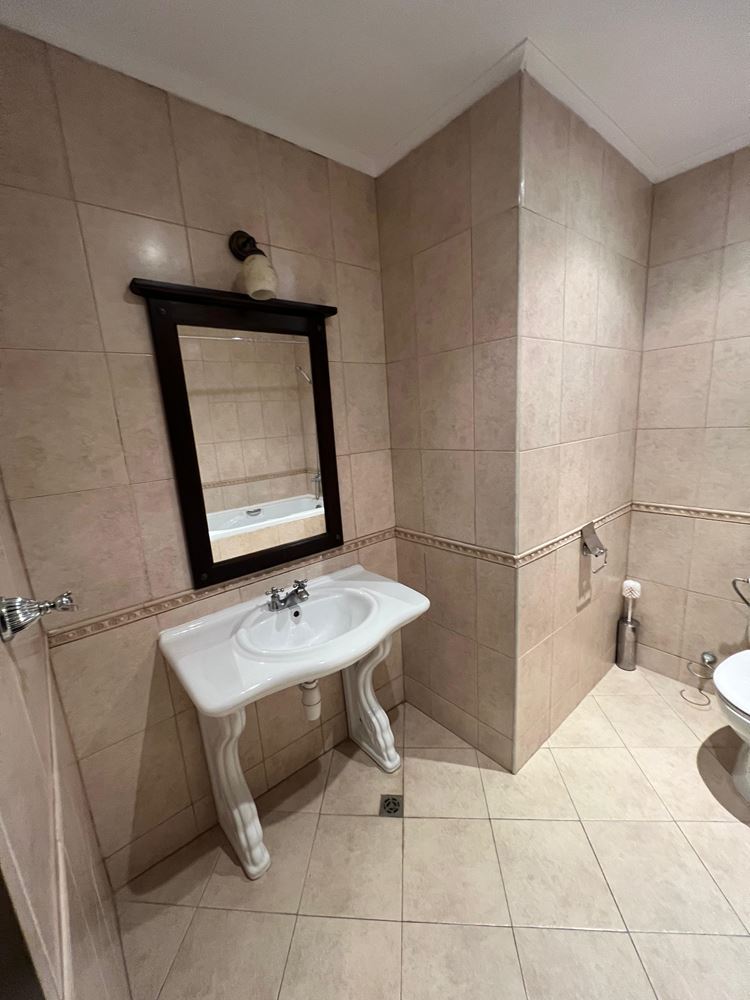 Luxuriöse Drei-Zimmer-Wohnung mit Panoramablick auf das Meer und den Pool – erste Meereslinie in Obzor!
