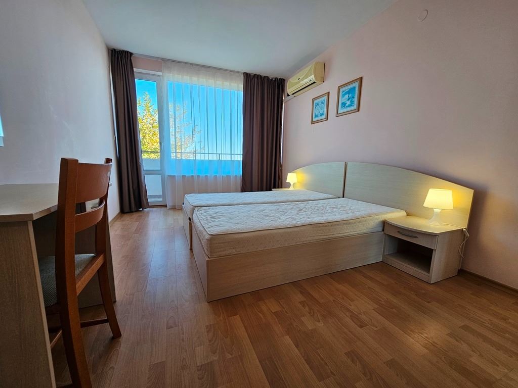 Erste Meereslinie in Sveti Vlas – geräumige Wohnung mit zwei Schlafzimmern und hervorragender Infrastruktur