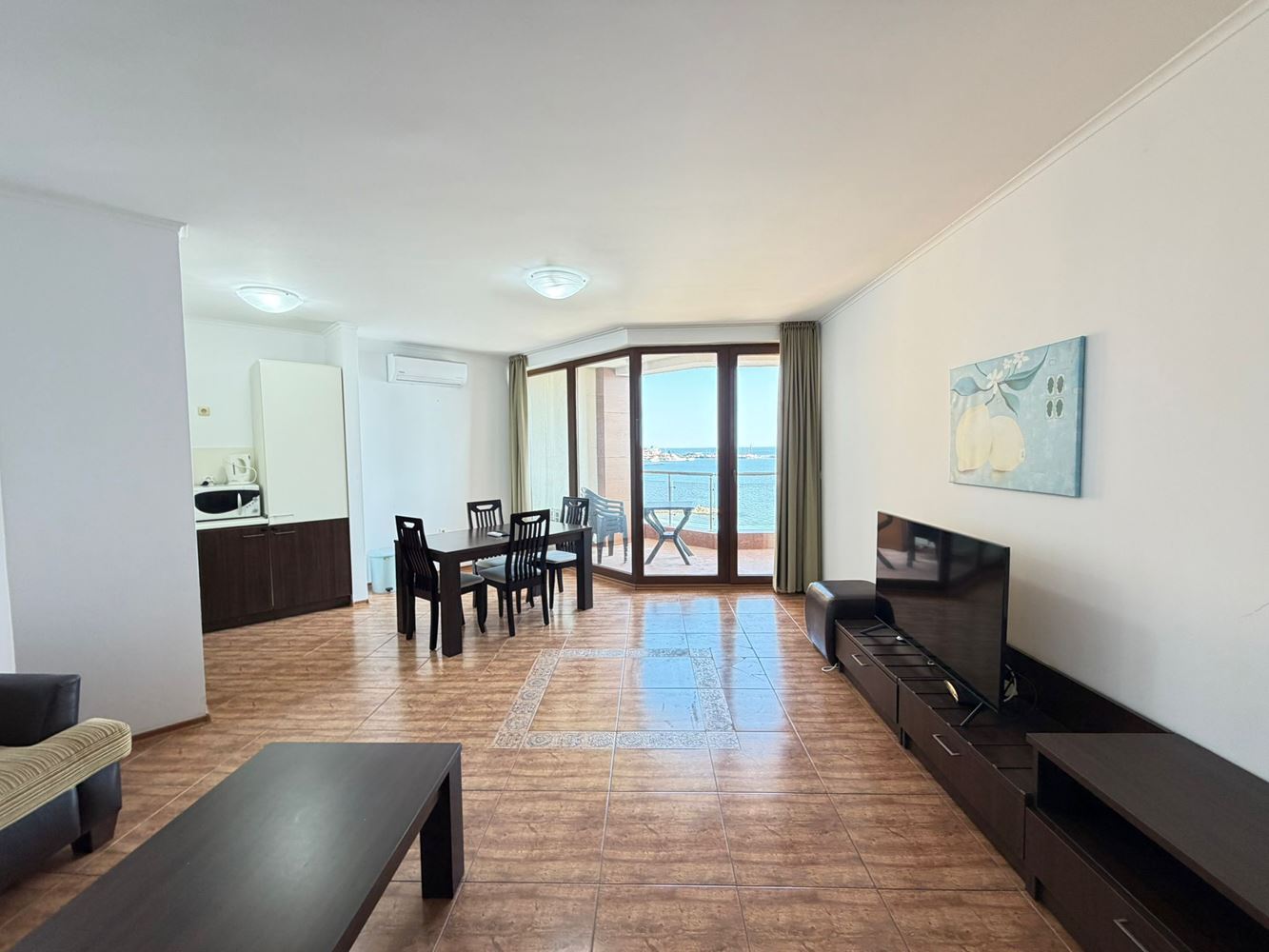 Wohnung mit zwei Schlafzimmern und direktem Meerblick in erster Meereslinie in Nessebar