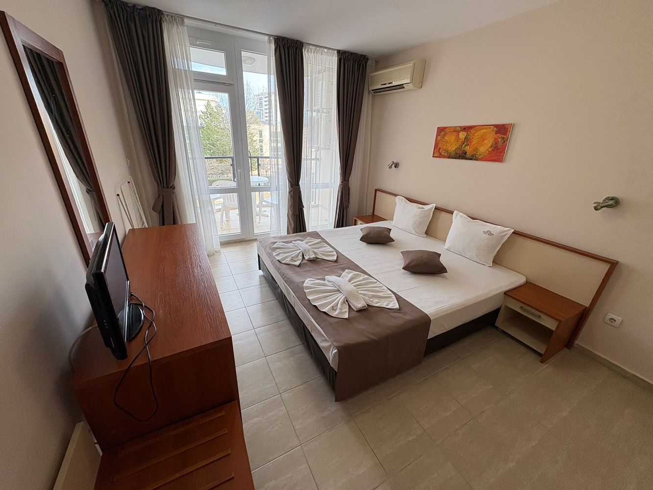 Geräumige Wohnung mit zwei Schlafzimmern, hervorragenden Annehmlichkeiten und bezugsfertig – perfekte Investition und komfortables Zuhause