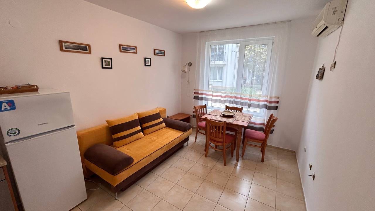Geräumige 3-Zimmer-Wohnung mit zwei Schlafzimmern in einer geschlossenen Anlage in Sonnenstrand