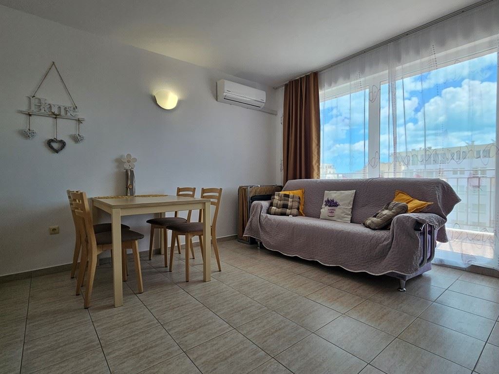 Exklusive 2-Zimmer-Wohnung mit Panoramablick auf den Pool in Sonnenstrand