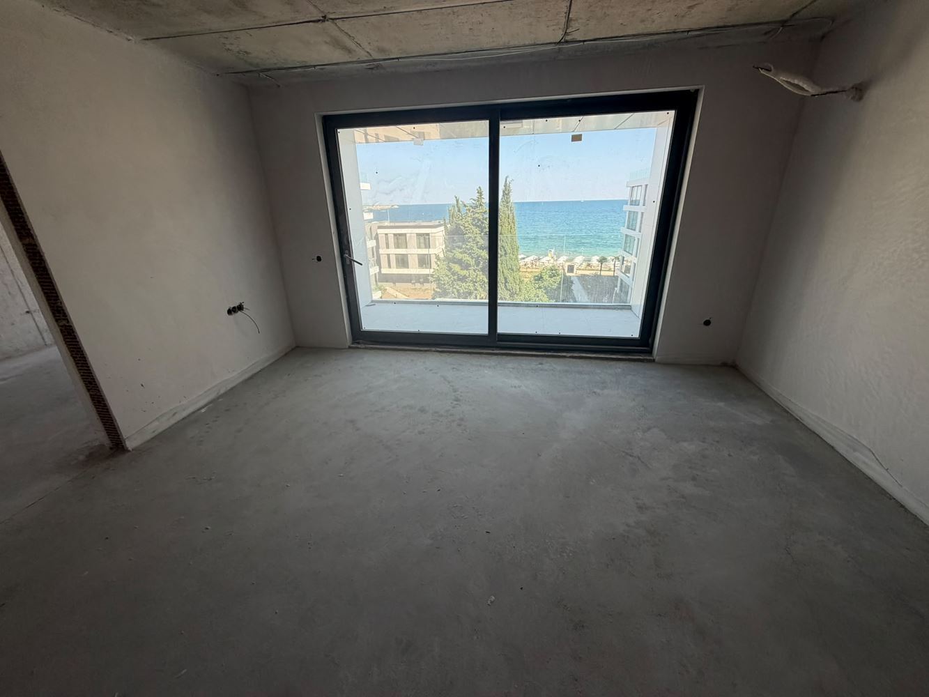 Nagelneue 2-Zimmer-Wohnung mit direktem Panoramameerblick in Ravda – Erstklassiger Komfort und traumhafte Aussicht aus jedem Wohnraum