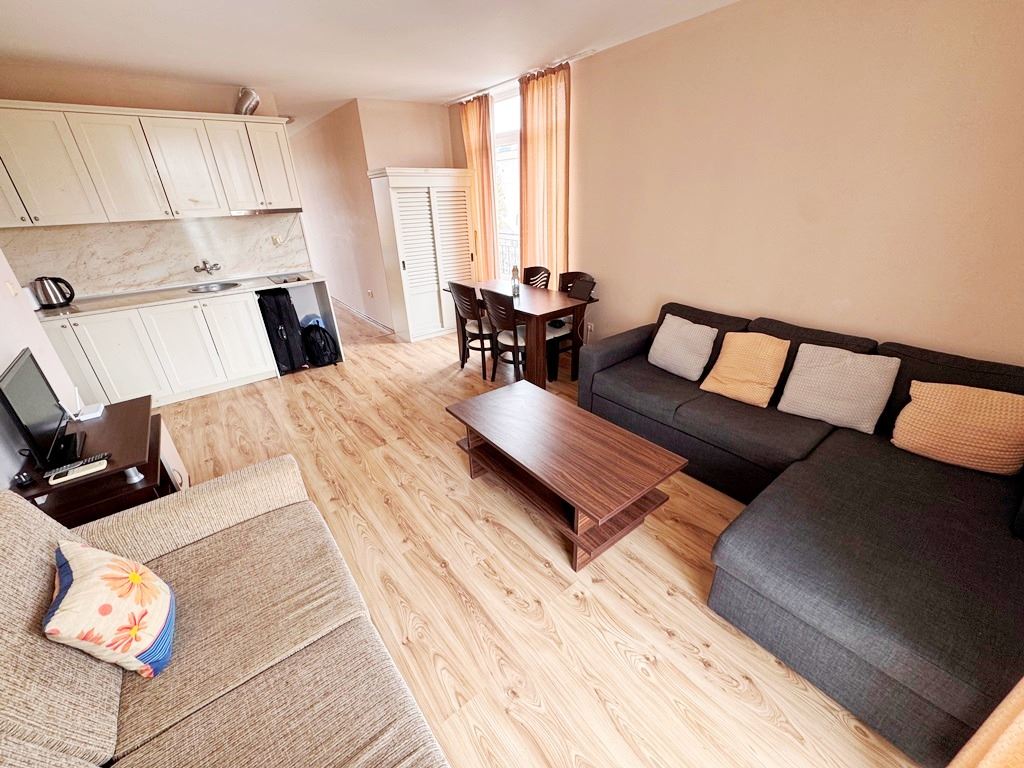 2-Zimmer-Wohnung mit Poolblick in einer prestigeträchtigen Anlage in Sonnenstrand