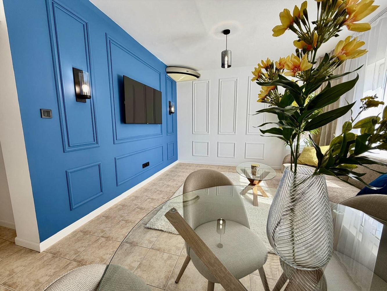 Stilvolle, modern möblierte Zweizimmerwohnung mit einem Schlafzimmer und Blick auf den Pool in Sveti Vlas