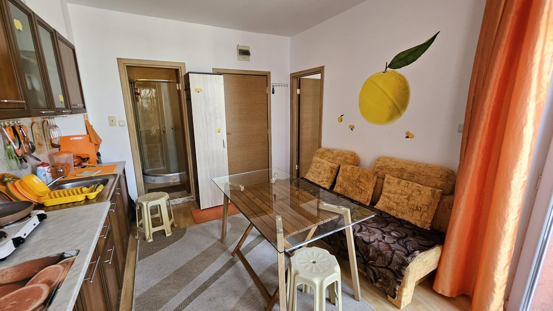 Moderne Einzimmerwohnung in einer geschlossenen Anlage mit Pools und Wasserattraktionen in der Region Sonnenstrand