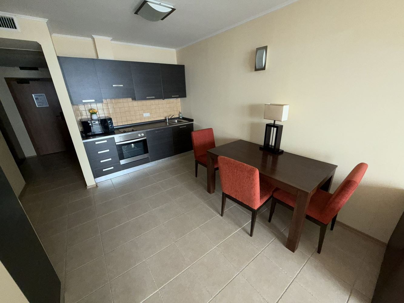 Zwei-Zimmer-Wohnung in Pomorie mit direktem Meerblick – luxuriöses Wohnen am Meer