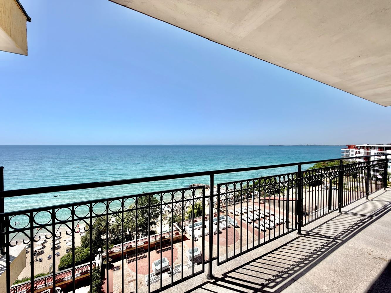 2-Zimmer-Wohnung mit Panoramablick auf das Meer in erster Meereslinie in Sveti Vlas