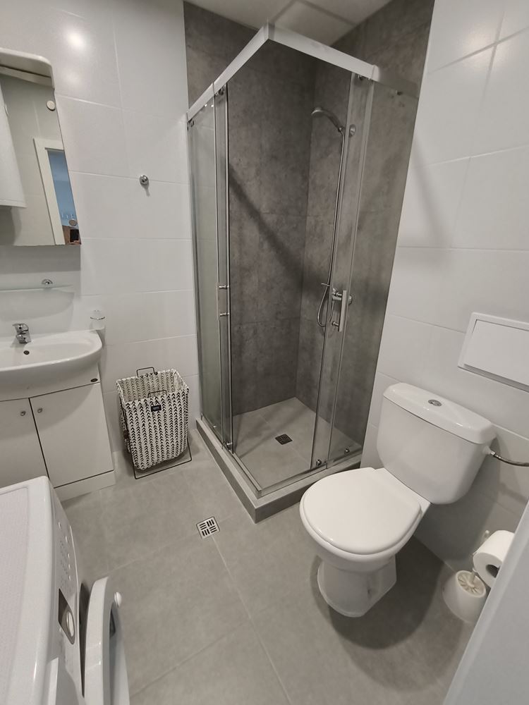 Luxuriöse Wohnung mit einem Schlafzimmer in erster Meereslinie in Sveti Vlas
