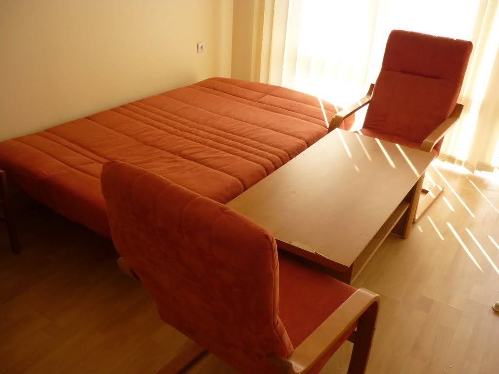 Möblierte Zwei-Zimmer-Wohnung direkt am Strand mit Meerblick in Elenite