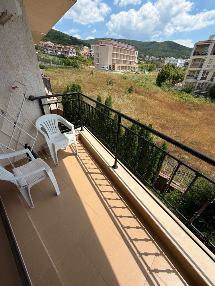 Stilvolle Wohnung mit einem Schlafzimmer und Meerblick in einer prestigeträchtigen Wohnanlage in Sveti Vlas – ideal für Urlaub und Investition