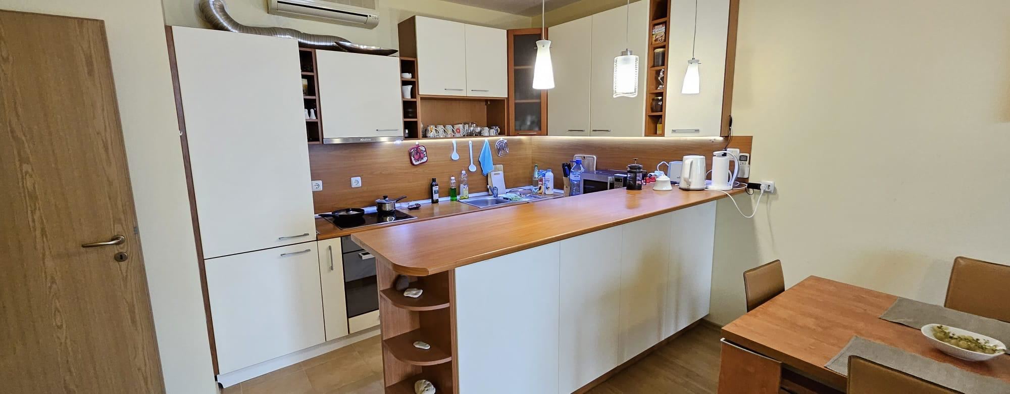 Luxus und Großzügigkeit direkt am Strand – 3-Zimmer-Wohnung in Ravda, nur 50 Meter vom Meer entfernt