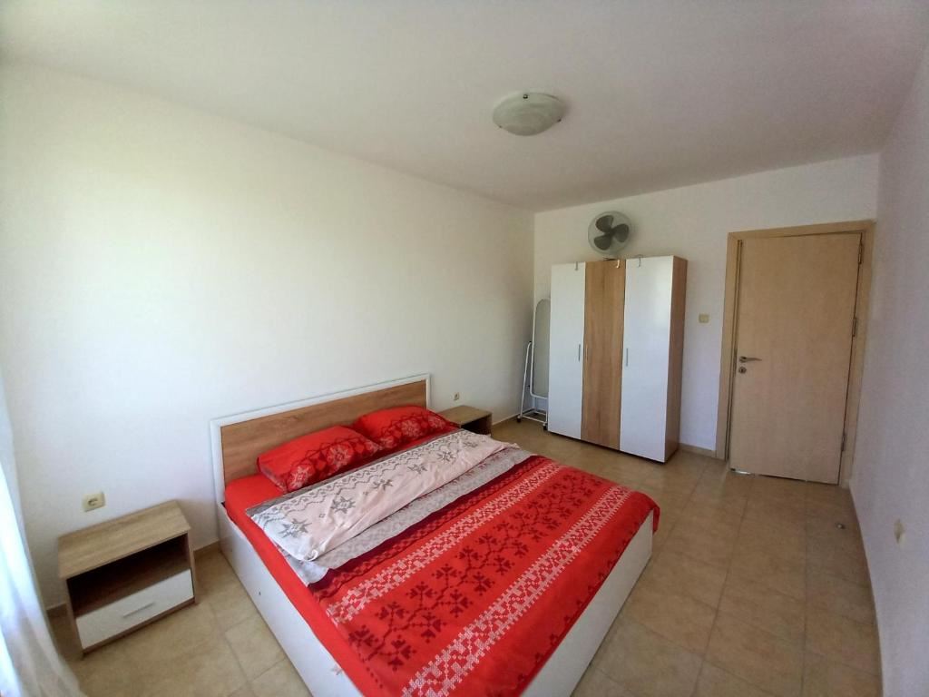 Geräumige 3-Zimmer-Wohnung mit traumhaftem Panoramablick auf das Meer in Sveti Vlas – Komfort, Ruhe und hervorragende Lage