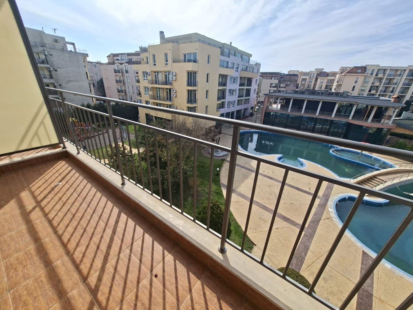 Geräumige Ein-Zimmer-Wohnung mit voller Resort-Infrastruktur in Sonnenstrand