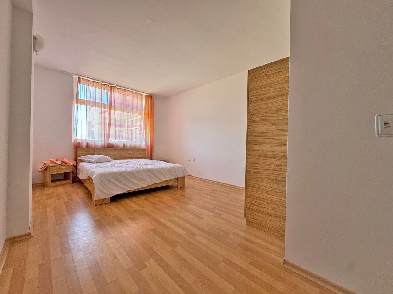 Helle und geräumige 2-Zimmer-Wohnung mit Meerblick in Sonnenstrand