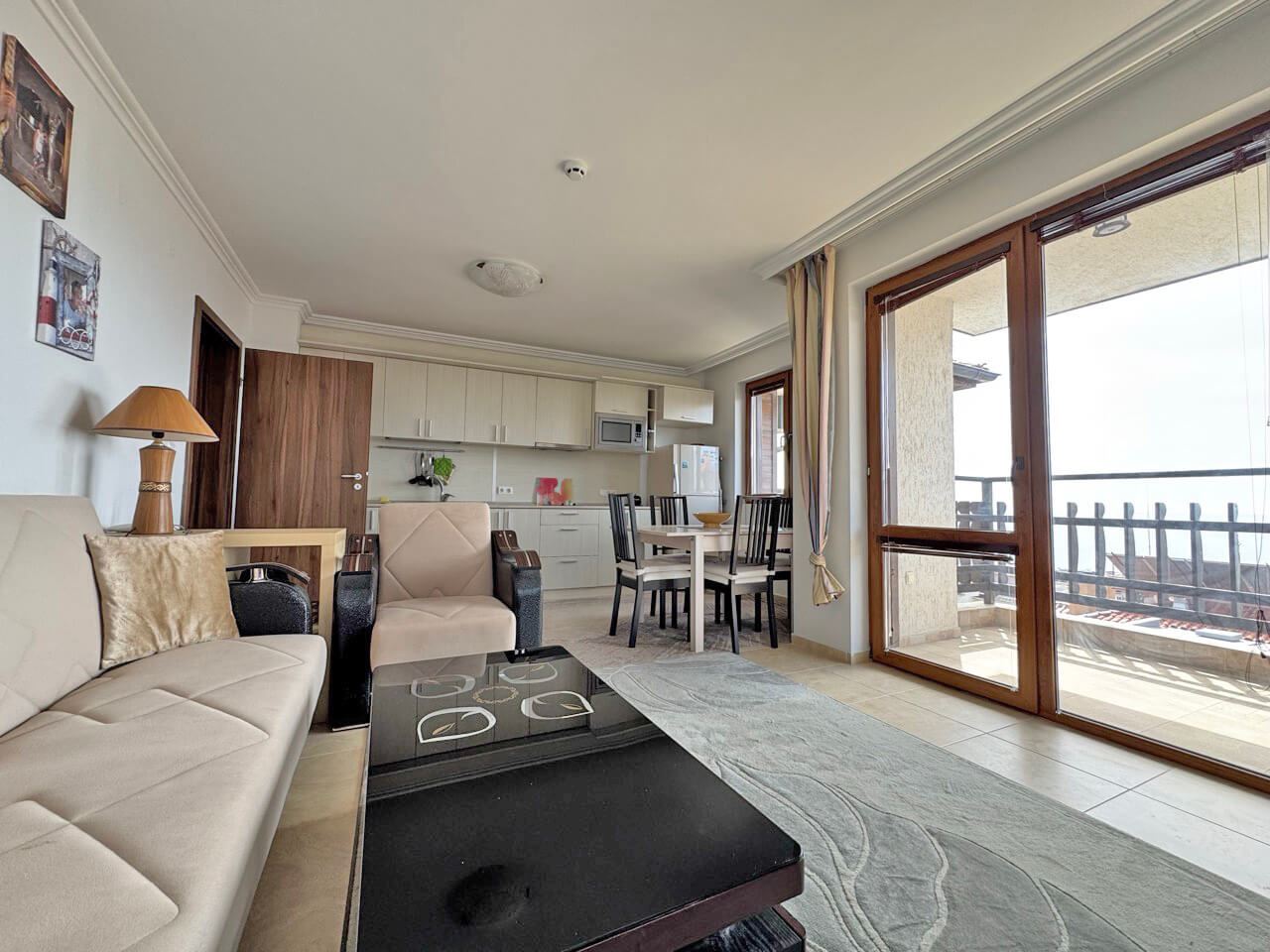 Geräumige Zwei-Schlafzimmer-Wohnung in einem Boutique-Komplex nur wenige Meter vom Meer in Sveti Vlas entfernt 