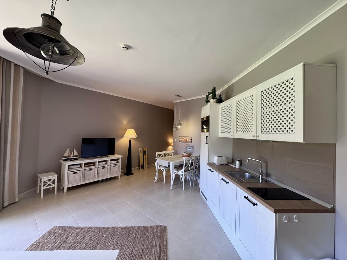 Luxuriöse Einzimmerwohnung in einem prestigeträchtigen First-Line-Komplex – Komfort, Stil und endlose Annehmlichkeiten