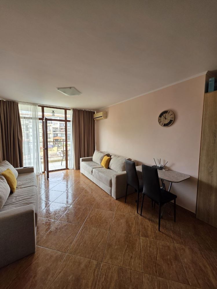 Studio mit Poolblick in Sveti Vlas – eine ausgezeichnete Option für Investition, Wohnen oder Sommerurlaub