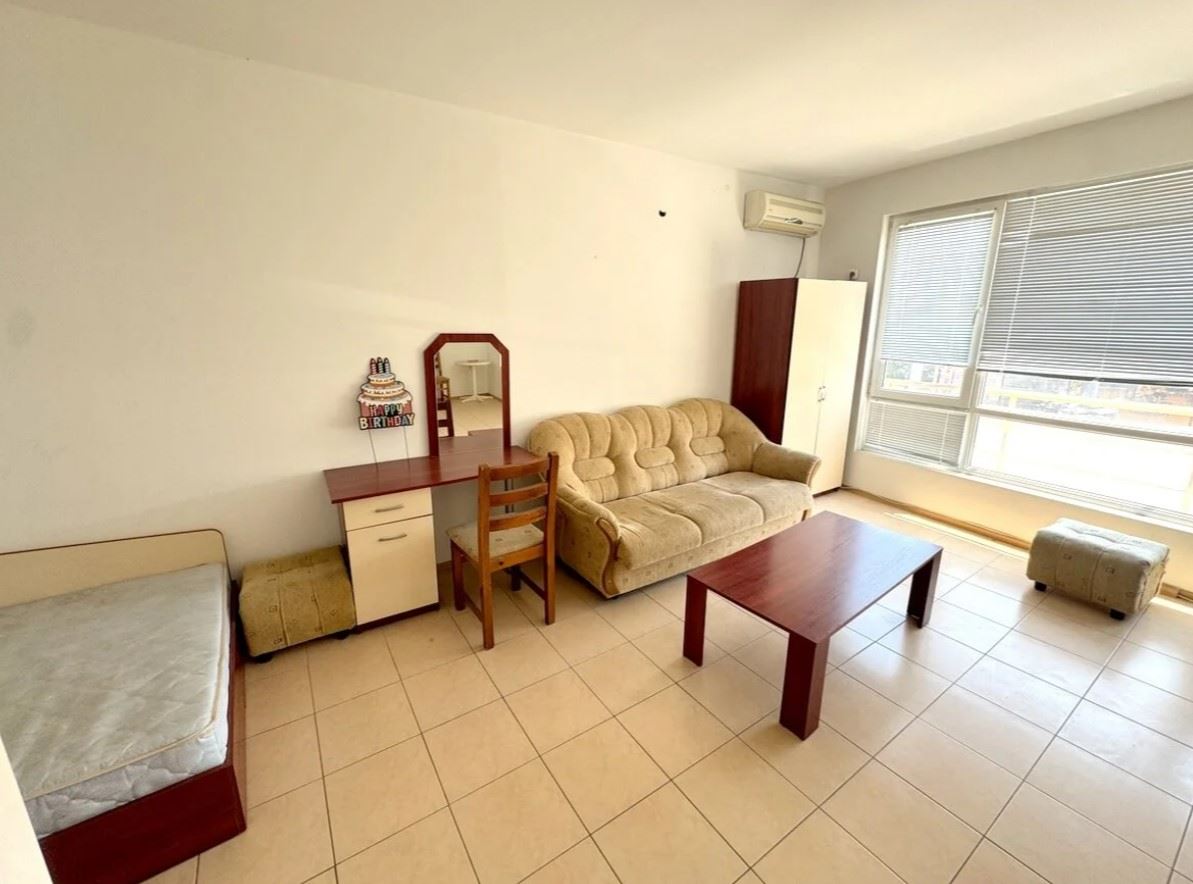 Apartment mit einem Schlafzimmer 300 Meter vom Strand in Sonnenstrand – ausgezeichnete Möglichkeit zur Renovierung und Investition