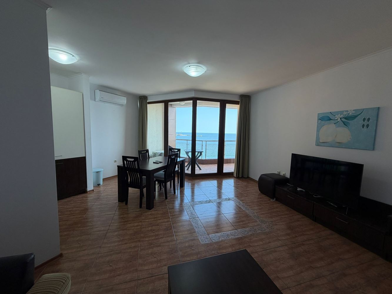 Wohnung mit zwei Schlafzimmern und direktem Meerblick in erster Meereslinie in Nessebar