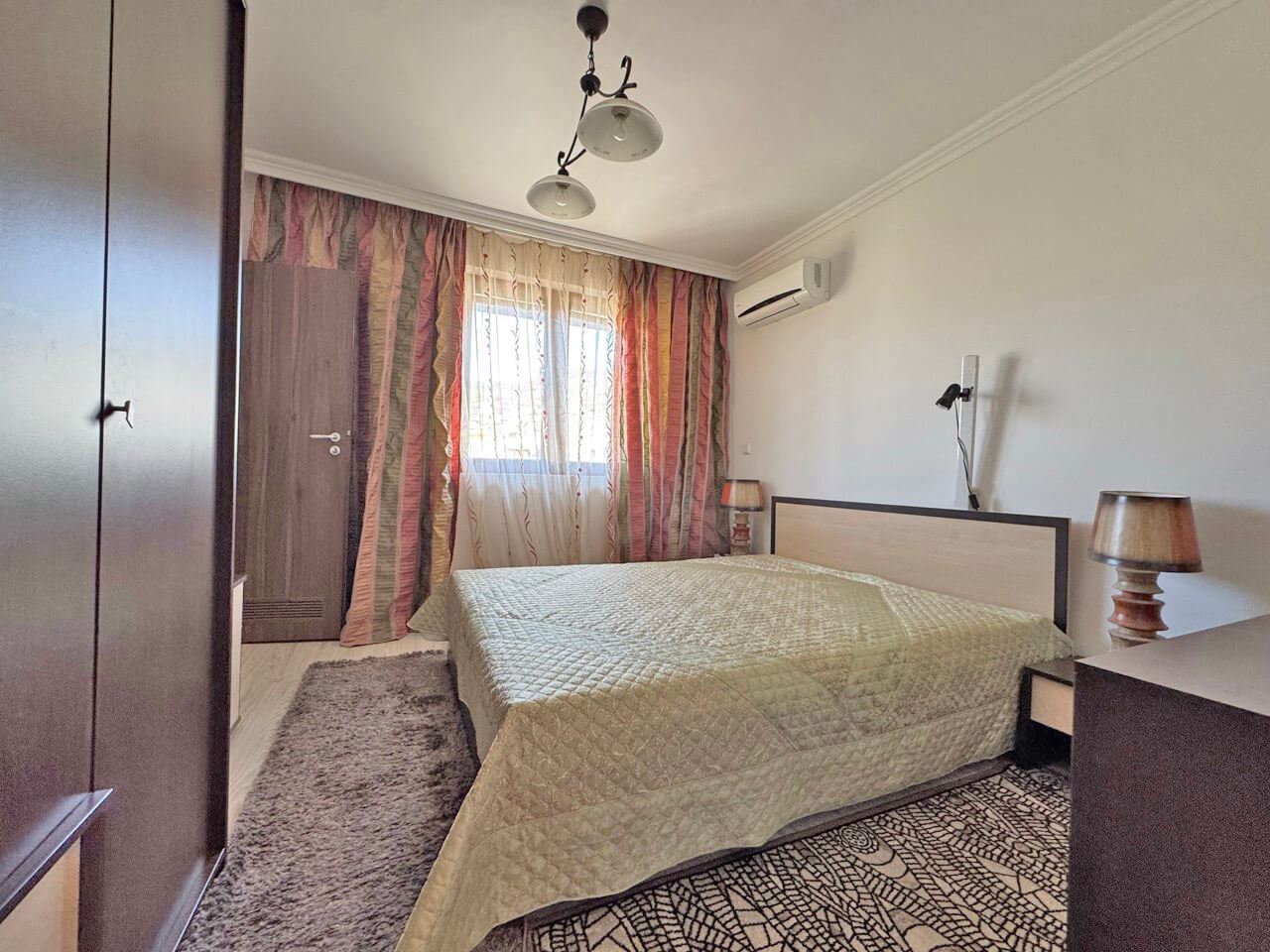 Geräumige Zwei-Schlafzimmer-Wohnung in einem Boutique-Komplex nur wenige Meter vom Meer in Sveti Vlas entfernt 