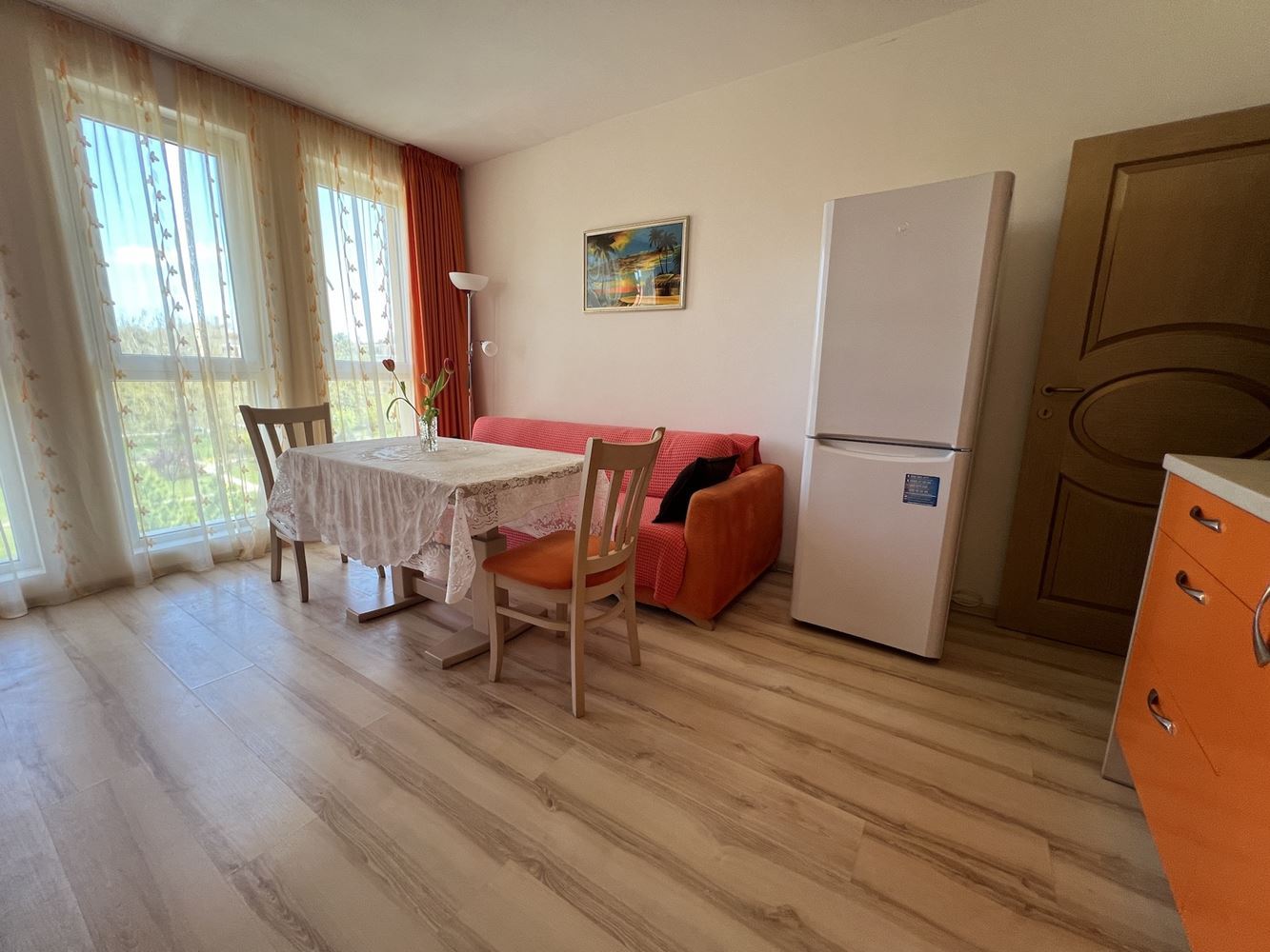 Sonnige Zweizimmerwohnung in Sonnenstrand – voll möbliert, mit ausgezeichneter Lage nahe dem Strand