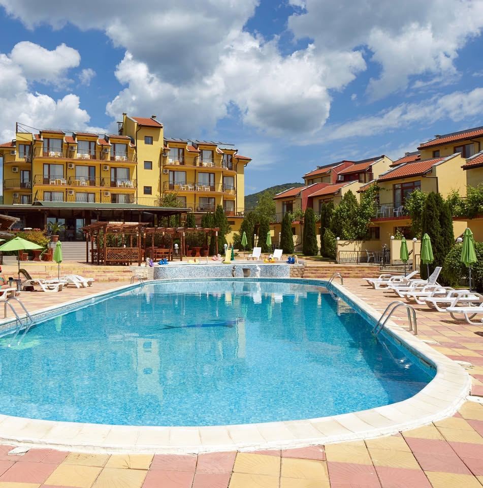 Zwei-Zimmer-Wohnung in Sveti Vlas – 300 m vom Meer entfernt, hervorragende Infrastruktur und Ratenzahlung bis Jahresende