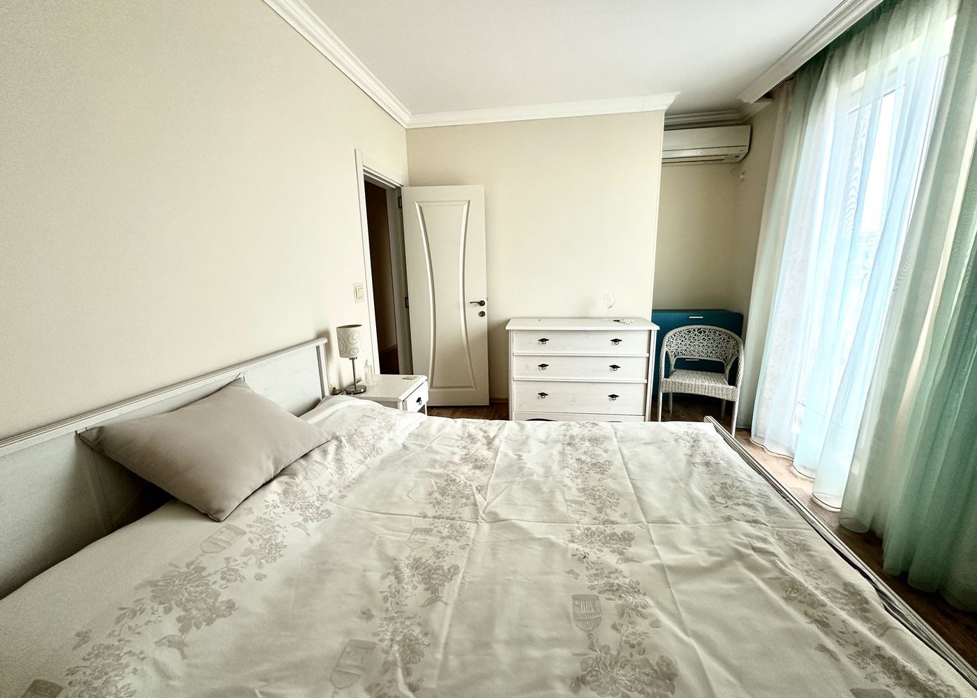 Geräumige 3-Zimmer-Wohnung mit Meerblick in Ravda