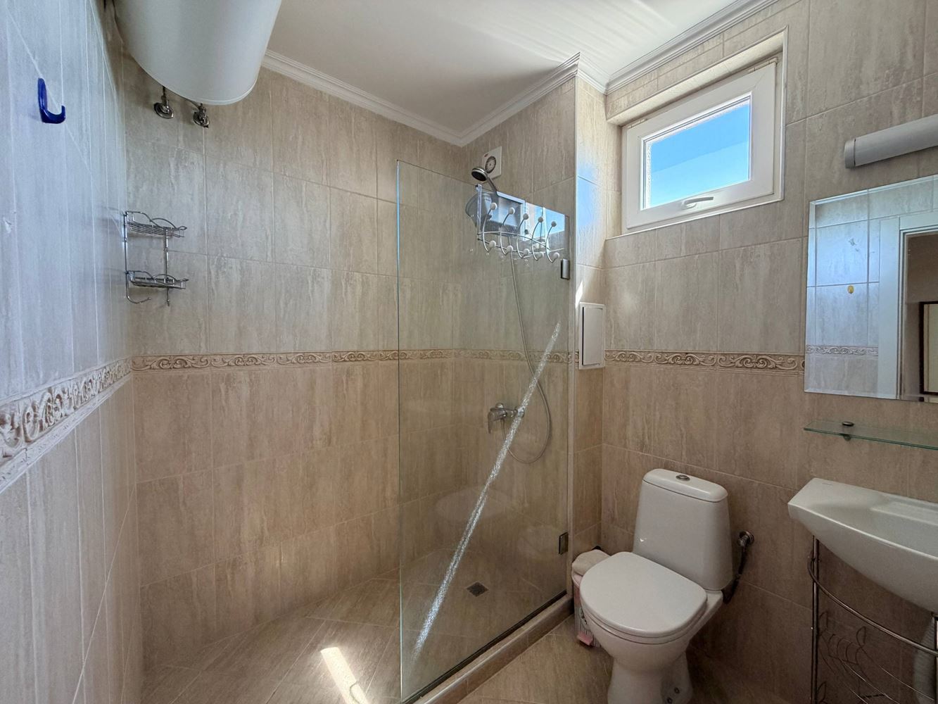Geräumige 2-Zimmer-Wohnung mit Panoramablick auf das Meer in Tschernomorez – ein bezugsfertiges Zuhause am Meer