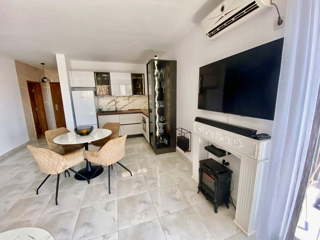 Luxuriöse 3-Zimmer-Wohnung in erster Meereslinie in der VIP-Zone von Sveti Vlas