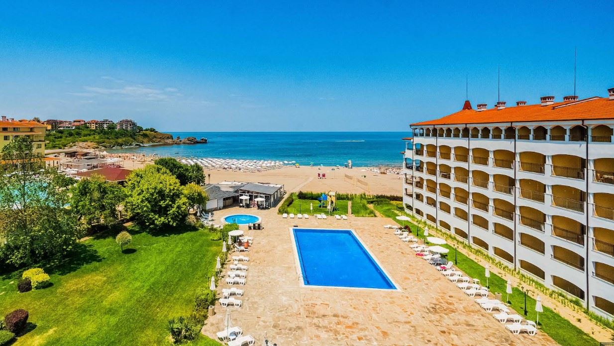 Geräumige Einzimmerwohnung in erster Meereslinie in Zarewo mit vollständiger Möblierung