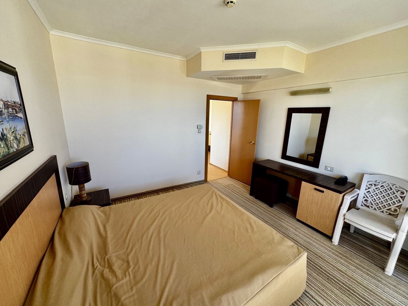Geräumige 2-Zimmer-Wohnung mit großer Terrasse und Panoramablick auf das Meer