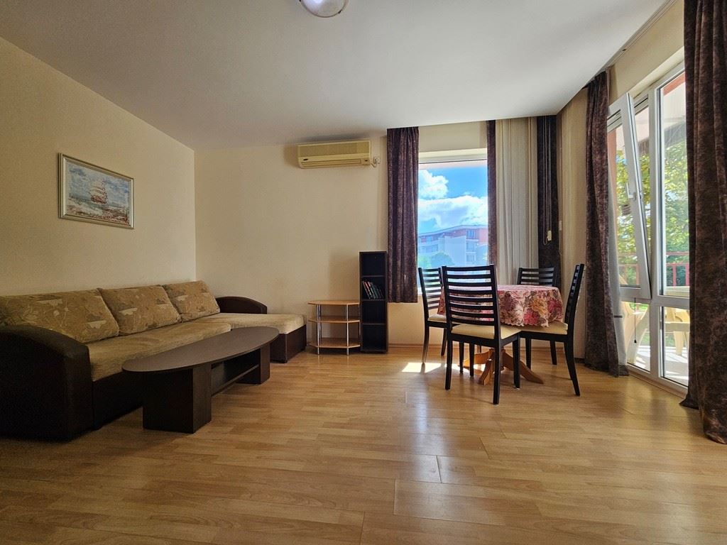 2-Zimmer-Wohnung in erster Meereslinie in einer bewachten Anlage in Elenite