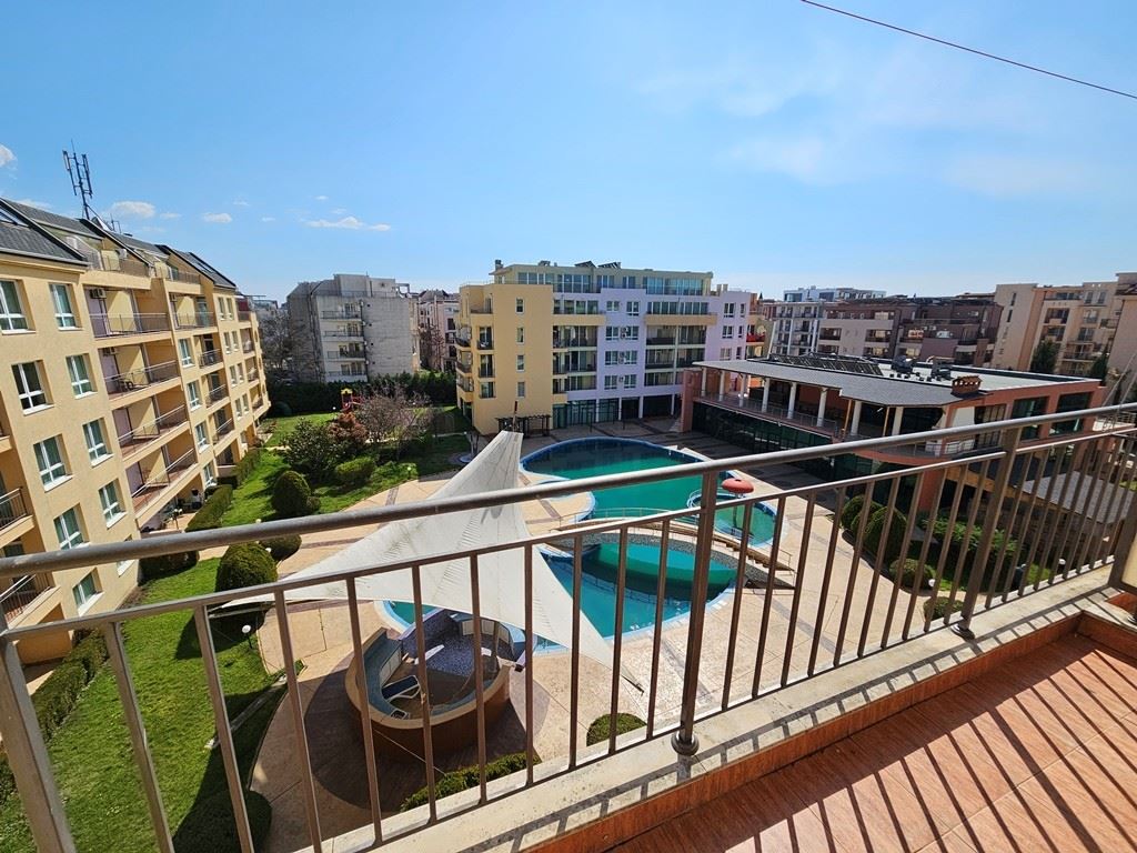 Stilvolles Studio mit Panoramablick auf den Pool in Sunny Beach – bezugsfertig und ideal zur Investition
