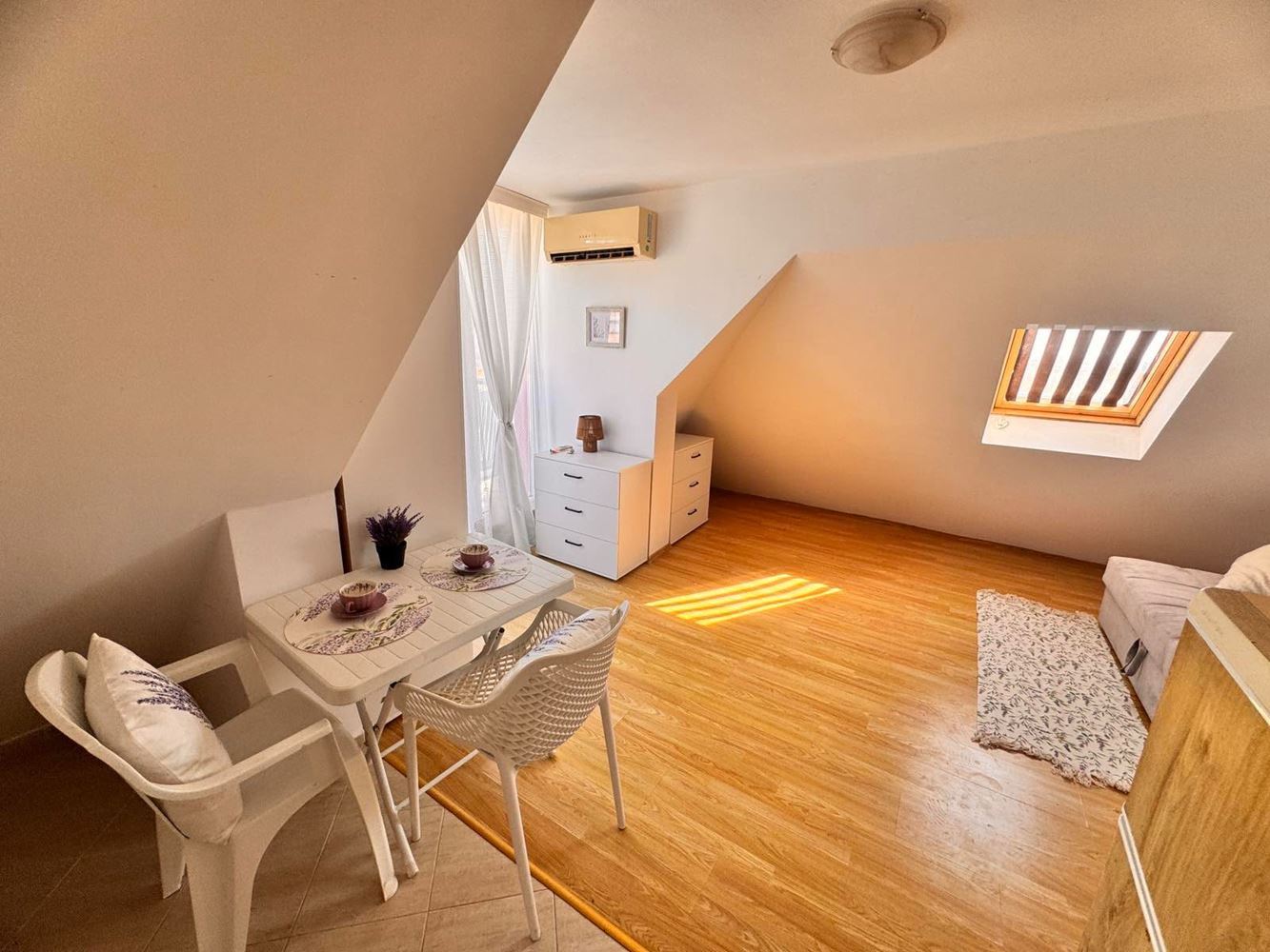 Stilvolles Studio mit Panoramaterrasse in Pomorie – niedrige Instandhaltungsgebühr, Südausrichtung und ausgezeichnete Lage nahe dem Meer