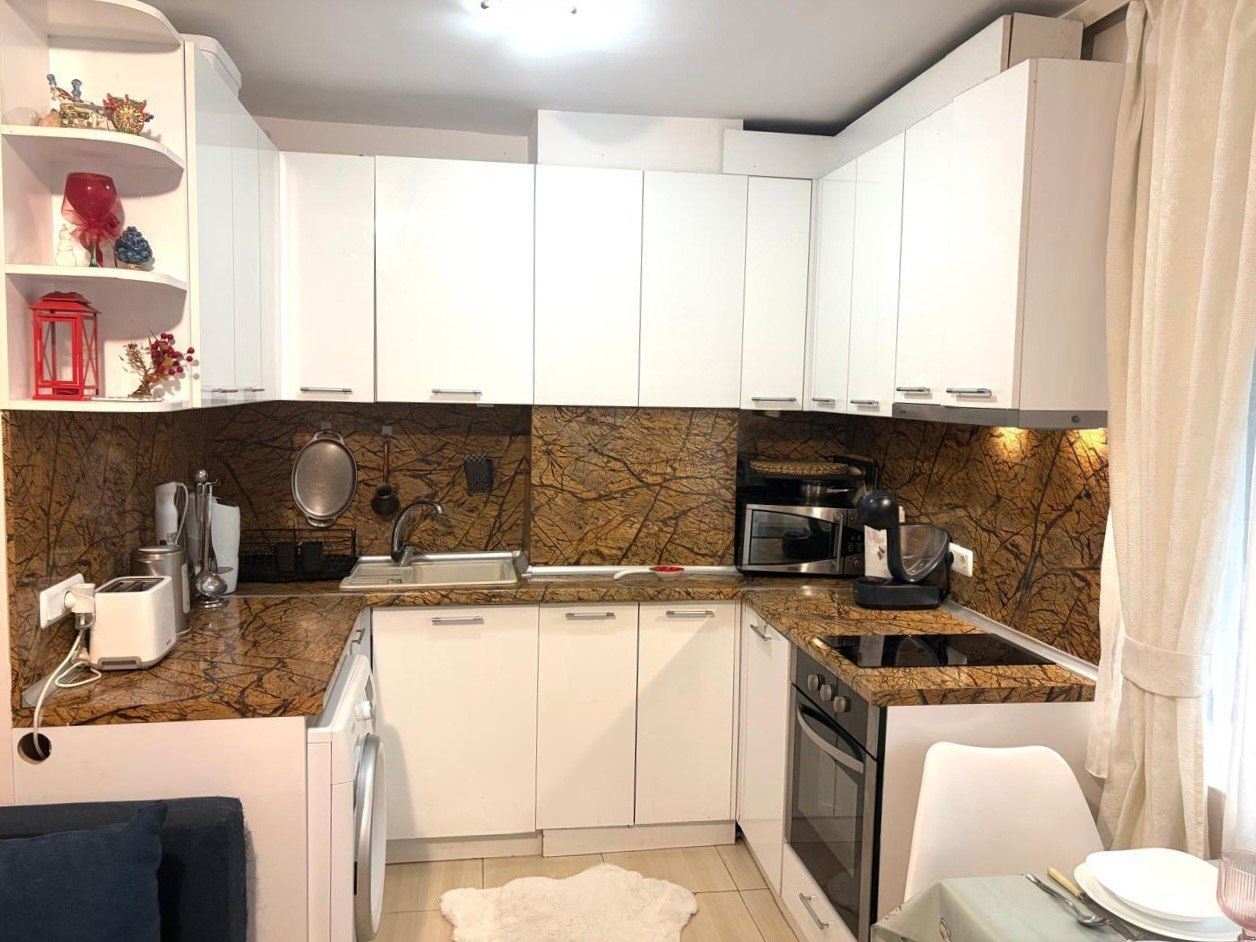 Geräumige Wohnung mit zwei Schlafzimmern und eigenem Garten nur 100 Meter vom Strand in Nessebar entfernt