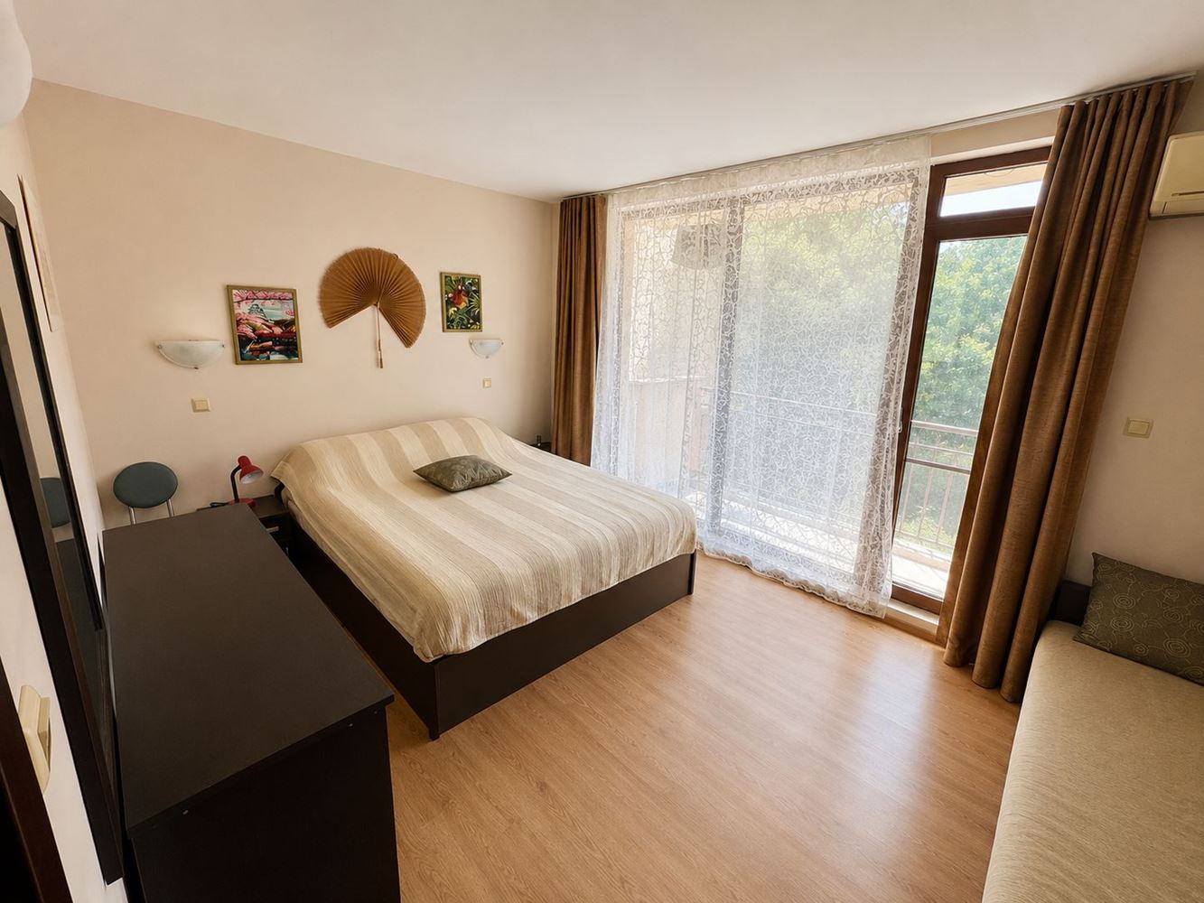 Helle 2-Zimmer-Wohnung in Tsarevo – nur 200 Meter vom Strand entfernt, umgeben von Meeresflair und der Natur des Strandzha-Gebirges