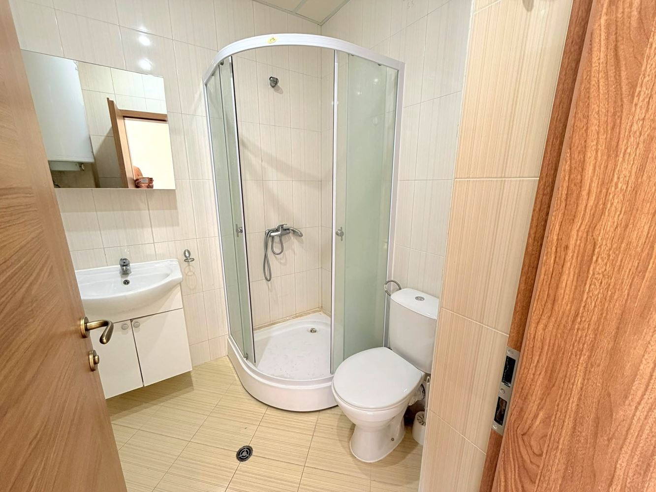 Helle und warme Zweizimmerwohnung mit einem Schlafzimmer in der Nähe des Aquaparks in Sonnenstrand – ausgezeichnete Investition zur Vermietung