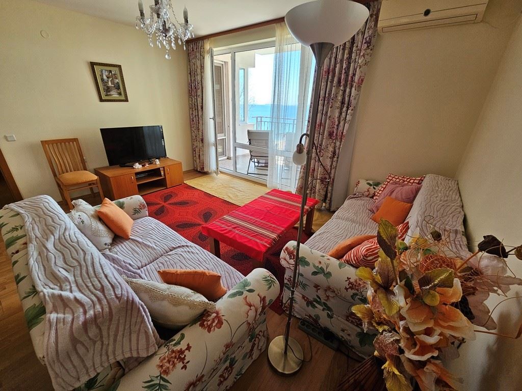 Sveti Vlas, erste Reihe am Meer – 2-Zimmer-Wohnung mit Meerblick