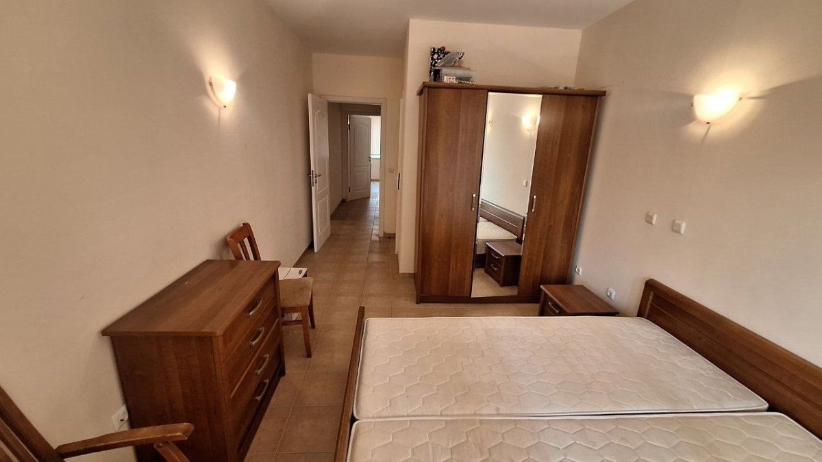 Geräumige Drei-Zimmer-Wohnung nur wenige Meter vom Strand entfernt in Ravda