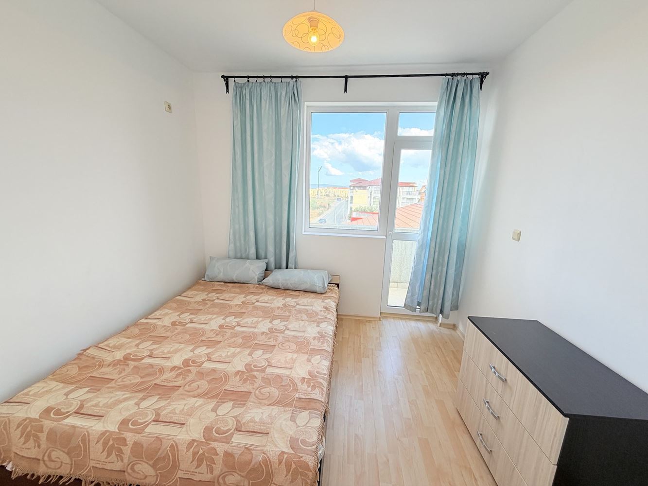 Drei-Zimmer-Wohnung in Ravda mit Meerblick und ohne Instandhaltungsgebühr! 