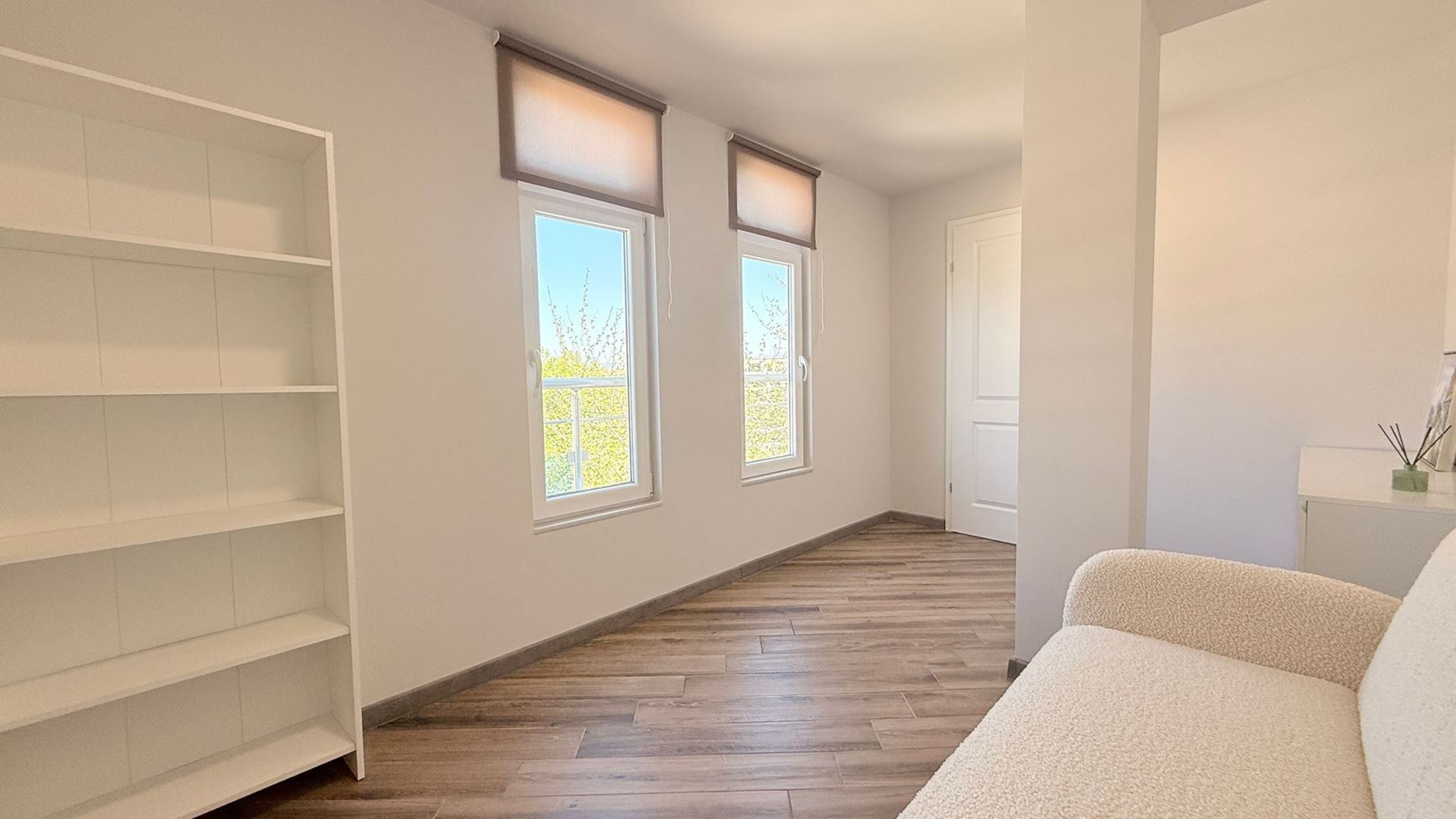 Luxuriöse Wohnung mit drei Schlafzimmern in erster Meereslinie in Ravda – Raum, Prestige und beeindruckendes Meerespanorama