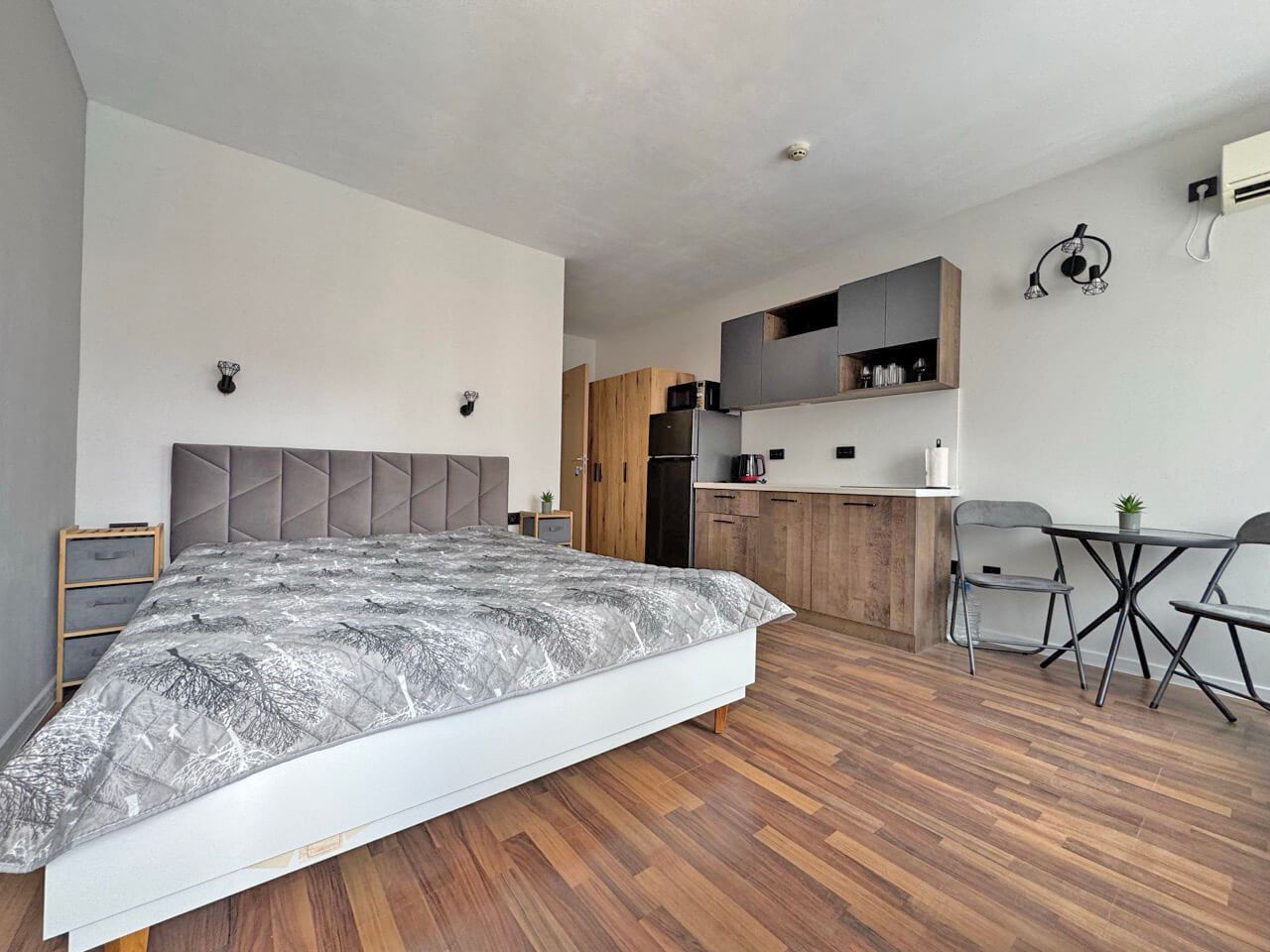 Gemütliches Studio mit Poolblick in einer prestigeträchtigen Anlage an der Grenze zwischen Nessebar und Sonnenstrand