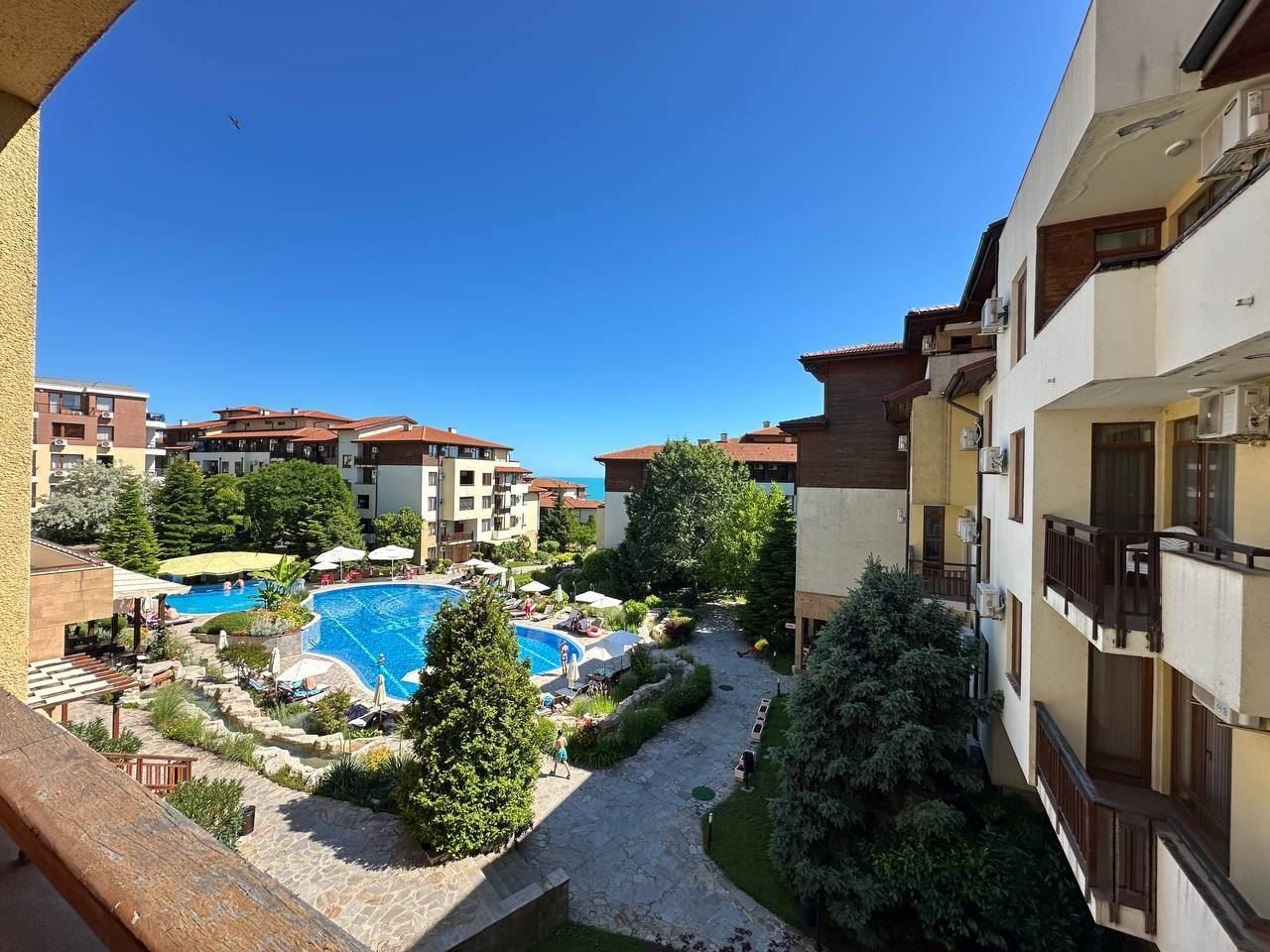 Sveti Vlas – vollständig möblierte Wohnung in erster Meereslinie mit Privatstrand und Meeresatmosphäre