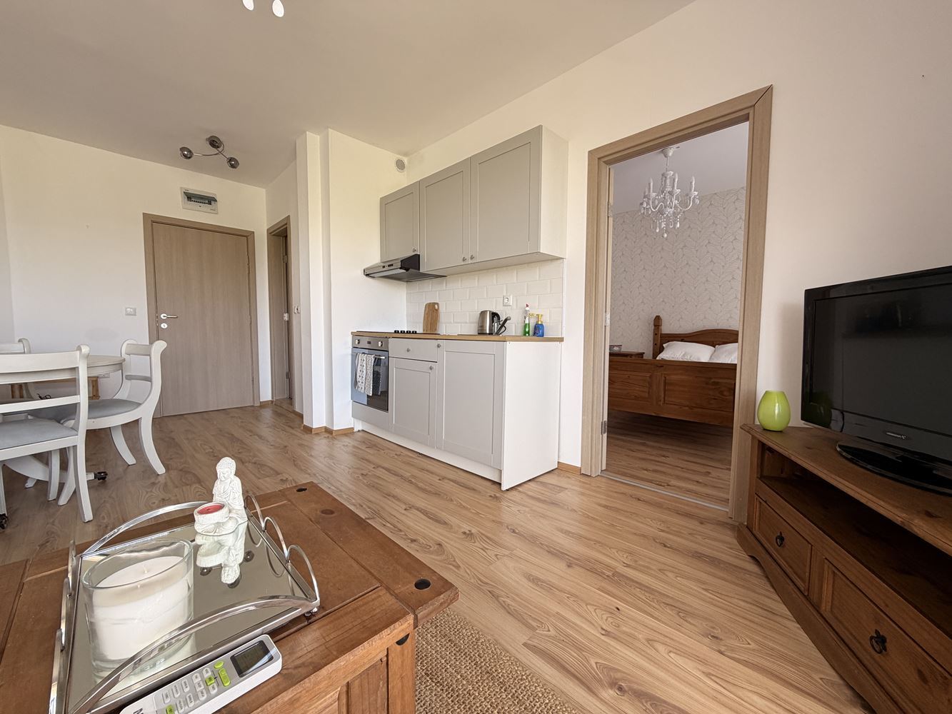 Drei-Zimmer-Wohnung mit Panoramaterrasse am Stadtrand von Sunny Beach – Komfort, Ruhe und Stil