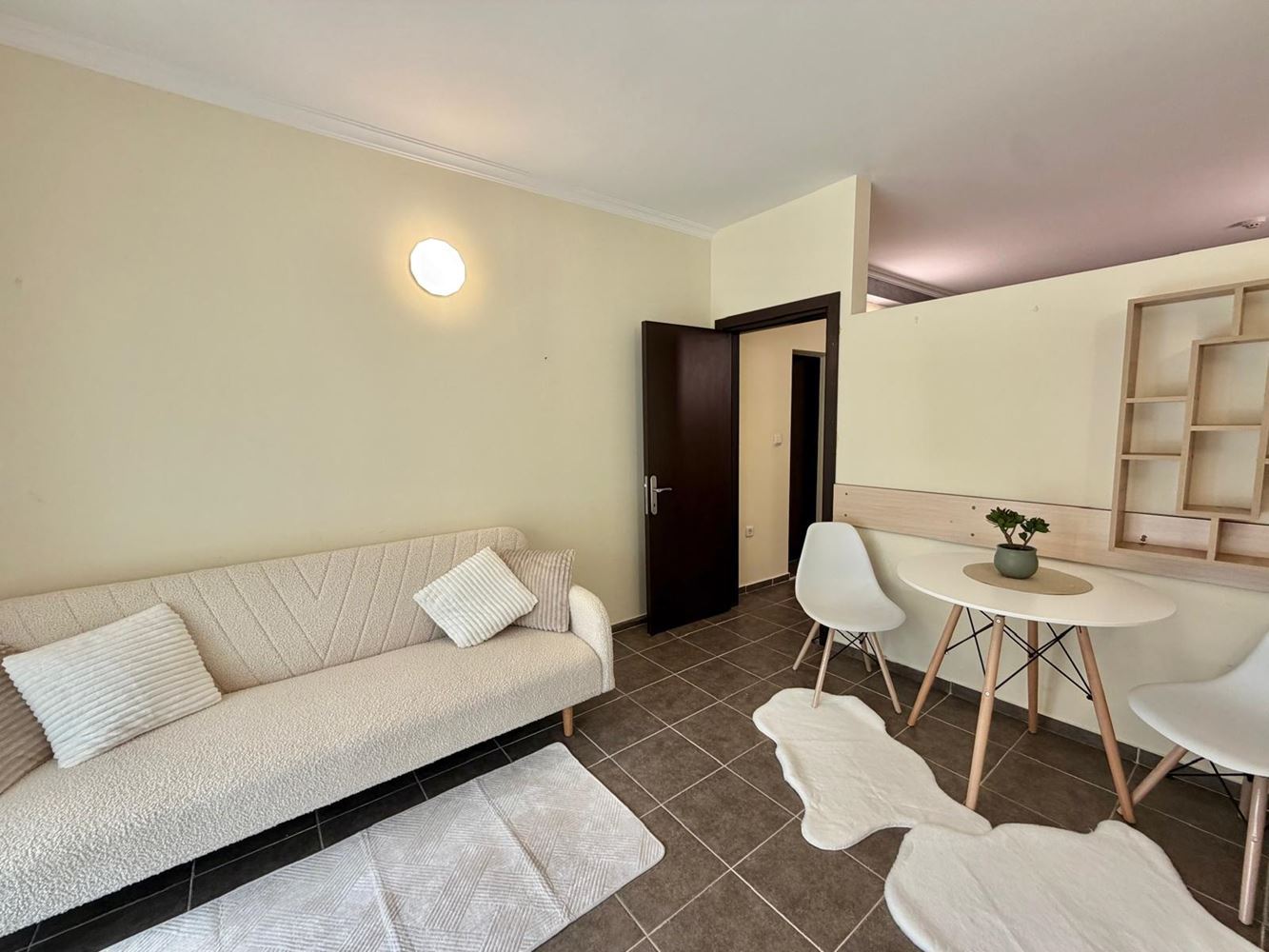 Geräumiges Apartment 300 Meter vom Strand entfernt in Sveti Vlas – ausgezeichnete Investition mit Möglichkeit zur Aufteilung in zwei Wohnungen