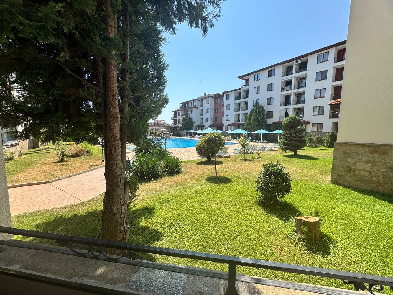Geräumige Drei-Zimmer-Wohnung mit eigener Atmosphäre und hervorragender Infrastruktur in Nessebar