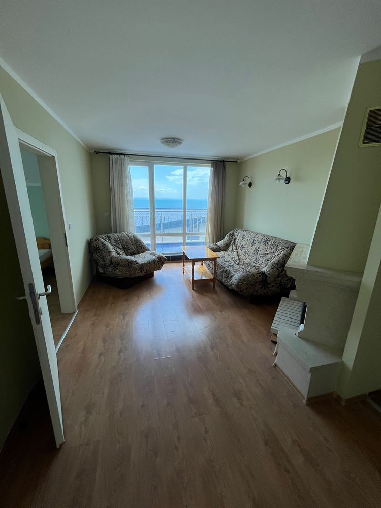 Wohnung mit zwei Schlafzimmern in erster Linie in Pomorie mit beeindruckendem Meerblick