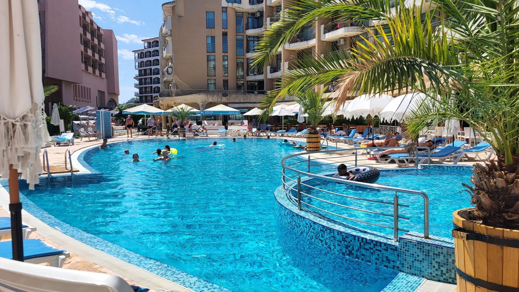 Großzügige Wohnung mit einem Schlafzimmer und teilweise Meerblick – Sonnenstrand, 100 m vom Strand entfernt